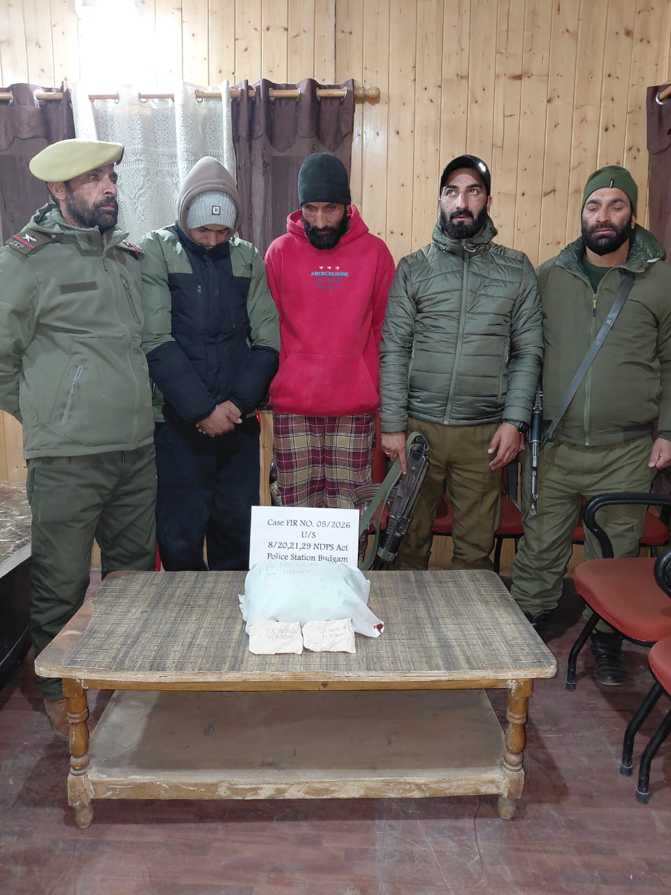 Budgam Police Arrests Drug peddlers, Vehicle Seized.