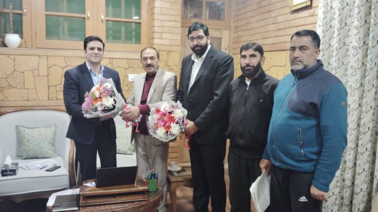 A Delegation of JK Apni Party met the Deputy Commissioner Budgam
