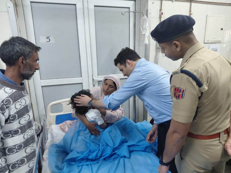 DC Budgam along with SSP Budgam Visit Children Injured in Negoo Chadoora Bus Accident at SMHS Hospital Srinagar .